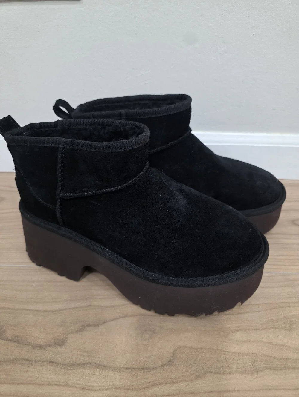 UGG Black Classic Ultra Mini New Heights Shearling Boots Women's Size 9
